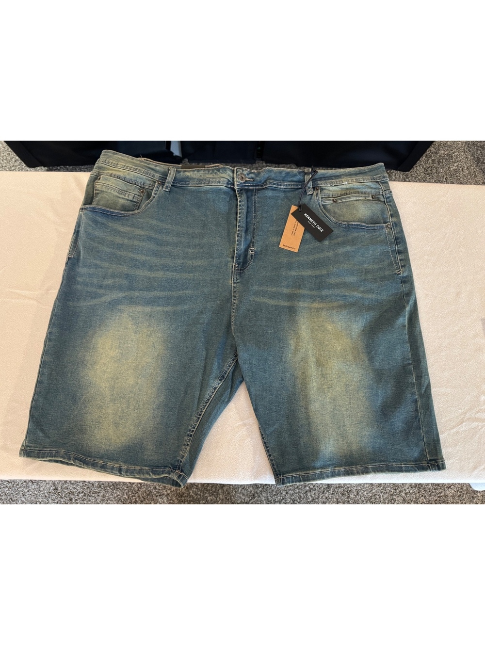Kenneth Cole Reaction denim shorts size 48 light wash